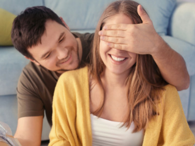 Trendiga presenttips för par: Designa en personlig present till din partner 2025